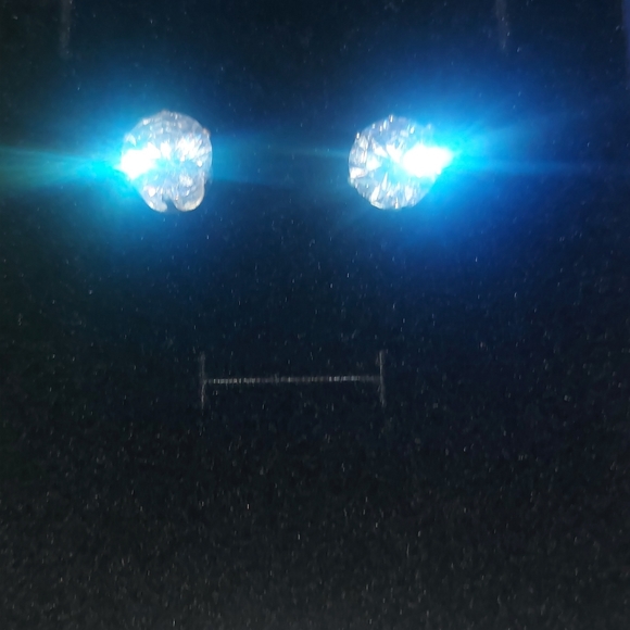 Stud Earrings - Picture 3 of 9